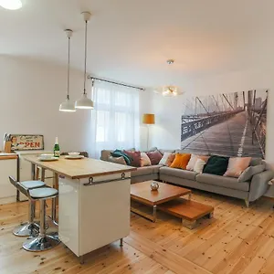 https://spacious-sunny-apartment-in-oldtown.gdanskhotel.org